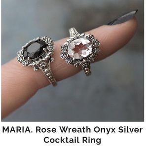 MARIA. Rose Wreath Onyx Silver
Cocktail Ring